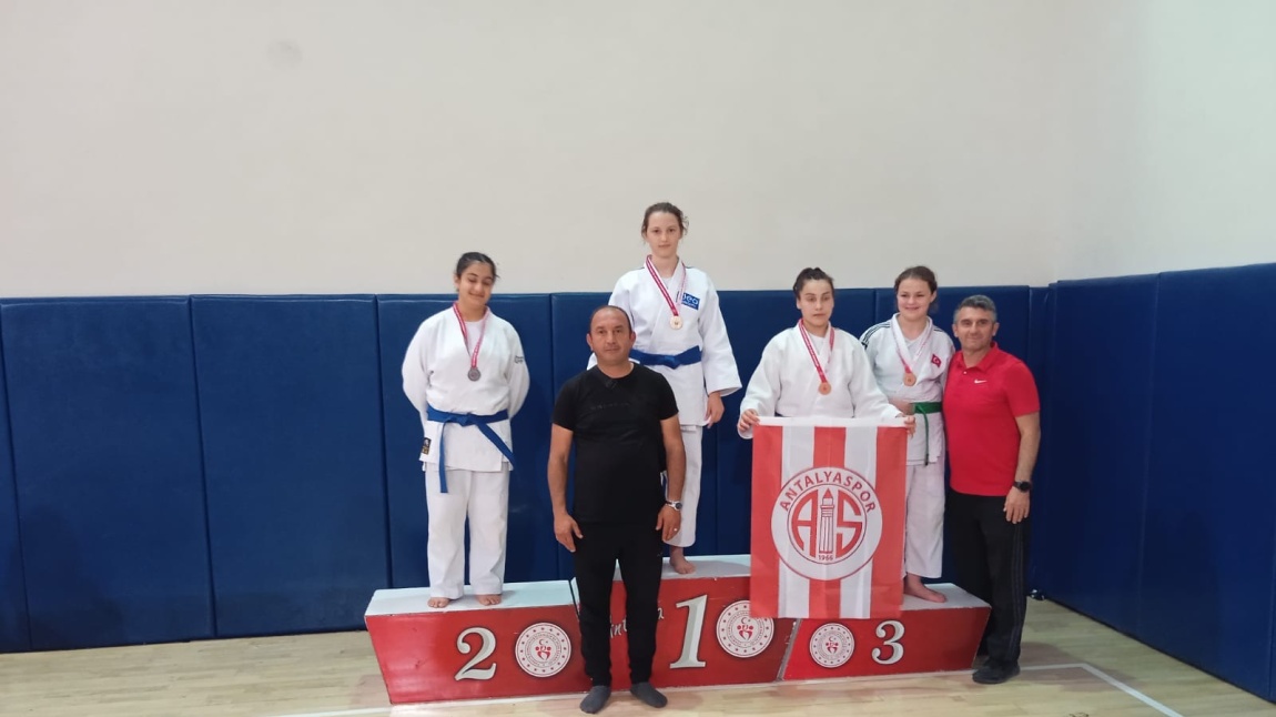 Okulumuz Öğrencilerinden Asya Tanker Judo Branşında Antalya İl Birincisi Oldu!